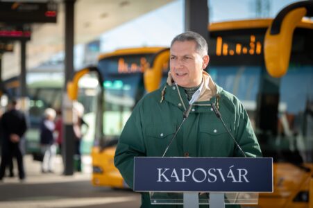 Lázár János: kötelesség a vasút és a Volán fejlesztése